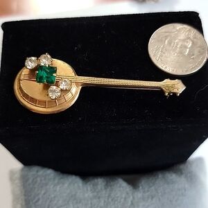 Vintage Art Deco Green & White Rhinestone Banjo Brooch.